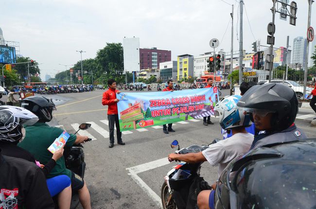 puluhan mekanik kampanye safety riding di jalan baa0f3.JPG