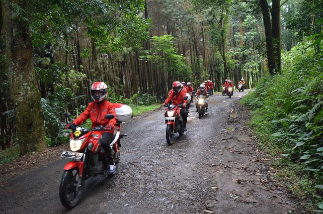 puluhan mekanik kampanye safety riding di jalan cedb19.JPG