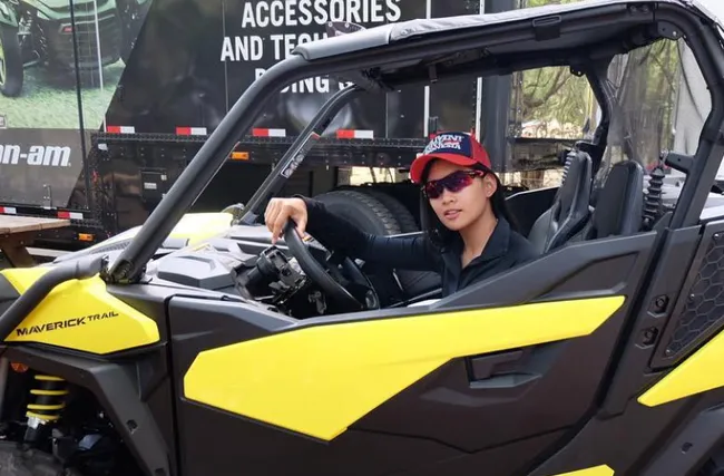  puteri indonesia 2015 pecinta otomotif 0479d4