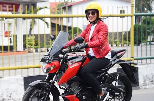  puteri indonesia 2015 pecinta otomotif d7c23b