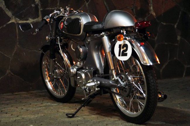 Kerennya Honda S90 Cafe racer abu-abu  merdeka.com