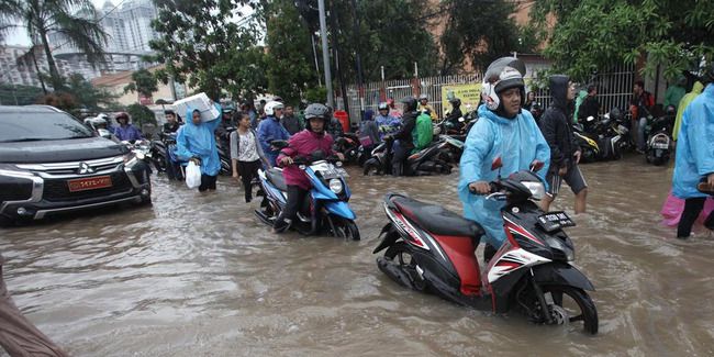 Nyalakan Motor Mogok Karena Terendam Banjir Ini Langkah Mudahnya Otosia Com