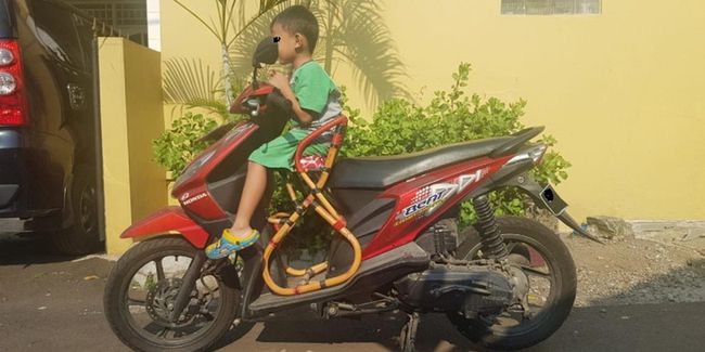 Ini Bahayanya Bonceng Anak Pakai Kursi Tambahan Otosia Com