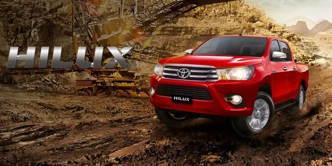 Adu Fitur Mesin Dan Harga Toyota Hilux Vs Mitsubishi New Triton Pilih Mana Otosia Com