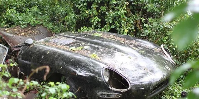 Jaguar E Type >> 30 Tahun Terabaikan Kini Tampang Jaguar E Type 1964 Jaguar E Type >> 30 Tahun Terabaikan Kini Tampang Jaguar E Type 1964