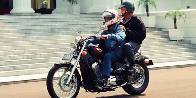 Bj Habibie Ternyata Pernah Bonceng Soeharto Naik Moge Otosia Com