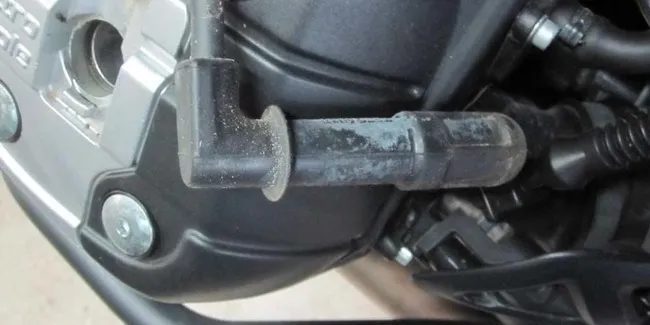 Kabel Busi Jelek Terus Dibiarkan Begini Efek Buruknya Otosia Com