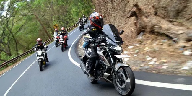 Tips Libas Jalan Berliku Dan Naik Turun Agar Touring Asyik Otosia Com<script async src=