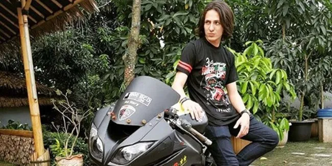 Dylan Carr Aktor Sinetron Anak Langit Kecelakaan Di Tol Jorr