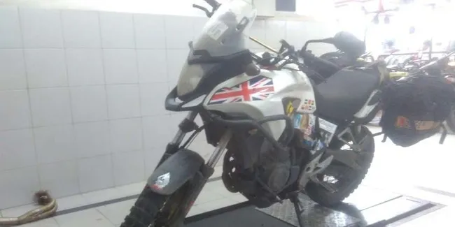 Servis Motor Di Jakarta Biker Inggris Jelajahi Dunia Dengan Cb500x Otosia Com
