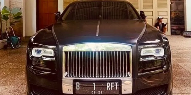 Raffi Ahmad Pamer Mobil Mewah Rolls-Royce, Netizen: Jangan Lupa ...