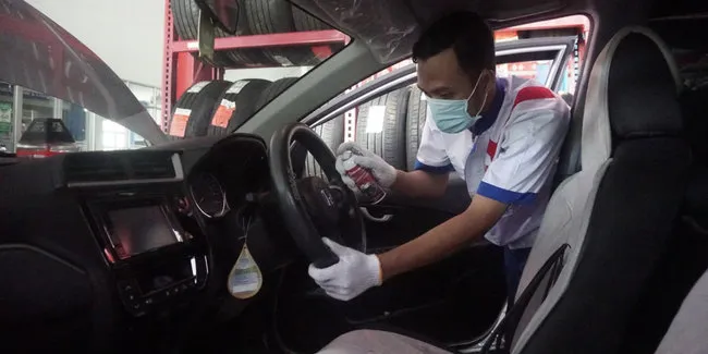Buat Jaga Jaga Mobil Ikut Disemprot Disinfektan Saat Servis Otosia Com