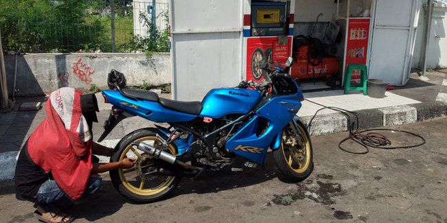 Nasib Tukang Nitrogen Saat Psbb Dari Gaji Dipotong Rp 1 5 Juta Sampai Tidur Di Spbu Otosia Com