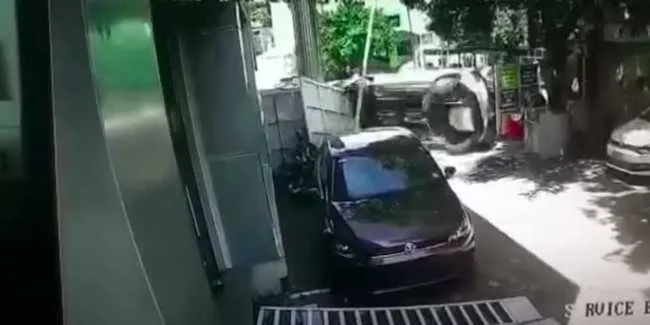 Ngilu Vw Polo Baru Dibeli Terbalik Di Halaman Dealer Saat Dikendarai Pemiliknya Otosia Com