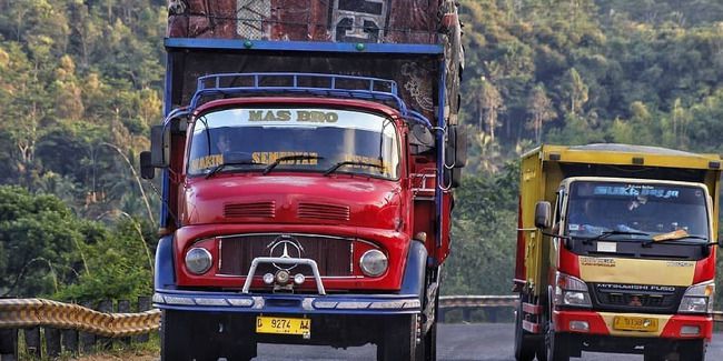 10 Potret Gagah Mercy Bagong Truk Legendaris Penjelajah Jalanan Indonesia Otosia Com