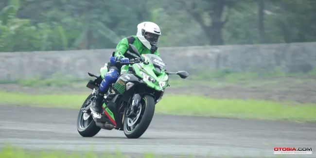 Beli Kawasaki NInja ZX-25R Bisa Kredit, Cicilan Mulai Rp800 ...