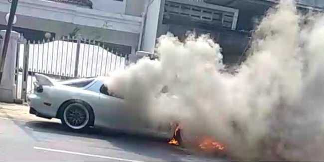 Mazda Rx7 Seharga Ratusan Juta Ludes Terbakar Di Kebayoran Baru