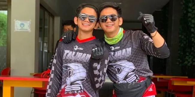 Potret Rizki Dan Ridho D Academy Saat Naik Motor Trail Selalu Kompak Otosia Com