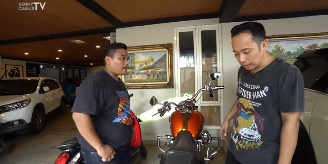 Cerita Pembelian Harley Davidson Denny Cagur Asal Mampir Showroom Saat Macet Otosia Com