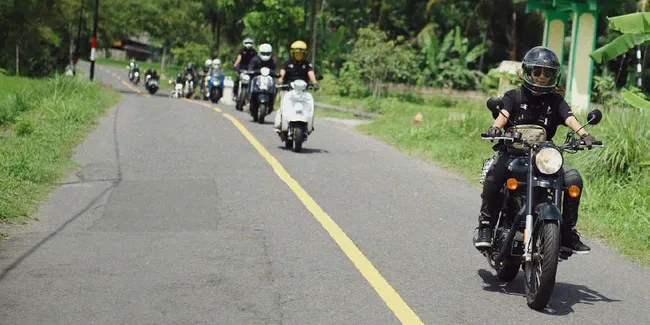 Cerita Adinda Thomas Touring Pertama Kali Pakai Motor 500cc Hingga Takut Saat Belok Otosia Com