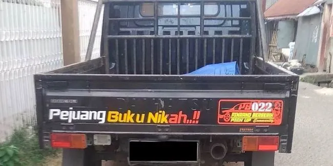 Ragam Tulisan Lucu Di Bak Mobil Pickup Mulai Romantis Sampai Sindiran Otosia Com