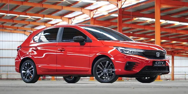Honda Jazz VS Honda City Hatchback RS, Lebih Bongsor Mana 