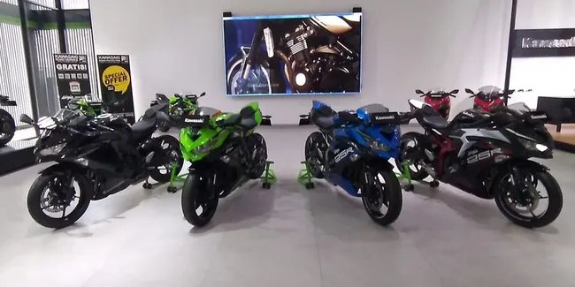 Minat Kredit Kawasaki Ninja ZX-25R? Ini Daftar Uang Muka dan ...