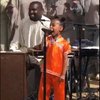 North West Bernyanyi Penuh Percaya Diri di Kebaktian Bersama Kanye