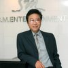 Duduk di posisi dua, salah satu CEO agensi K-Pop besar di Korea, Lee Soo Man dikabarkan memegang saham SM sebesar 171,9 miliar won atau mencapai Rp 2 triliun.