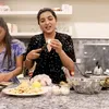 Foto Artis Indonesia Masak di Dapur