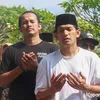 Foto Ibnu Jamil di Pemakaman Sang Ayah