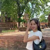 Foto Lisa BLACKPINK Makin Cantik dan Pede Pamer Jidat