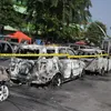 Wajah lelah para polisi yang bertugas sedari kemarin memang nggak bisa bohong. Terlebih mereka tetap