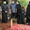 Pemakaman Ayah Ria Ricis - Oki Setiana Dewi