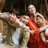 Sejumlah netizen turut mendoakan agar keluarga dari pasangan yang disebut sebagai family goals ini senantiasa berbahagia hingga tutup usia. 