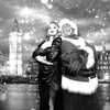 Sekian lama tak muncul, Adele akhirnya mengunggah potret suka cita Natal lewat hasil photobooth yang satu ini. Cute!