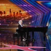Foto Putri Ariani Penyanyi Tunanetra Memukau di \&#039;America\&#039;s Got Talent