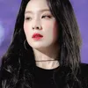 Idol K-Pop Bermata Tajam