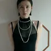 Son Ye Jin pakai dress hitam dan kalung