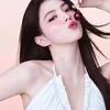 Han So Hee pose dengan cherry