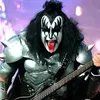 10 Musisi Dunia Yang Punya Gerakan Trademark Saat Tampil di Stage