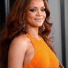 Nama Rihanna mendunia setelah lagu 'Umbrella' yang dibawakannya saat masih menjadi 'anak buah' Jay Z. Hingga kini, kepopuleran RiRi masih berada di atas angin. Terakhir ia merilis album berjudul 'ANTI'.
