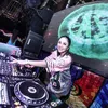 aksi dan gaya Aida Saskia sebagai seorang DJ