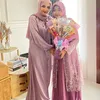 Ashanty Dampingi Aulia Sang Anak Asuh Wisuda SD