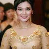 Bella Saphira Sanggul dan Kebaya