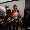 Nikita Mirzani, datang Sidang, penampilan, penuh senyuman