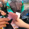 Doni Salmanan Bagi-Bagi Duit
