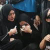 Elma Theana di Pemakaman Ibunda