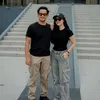 Febby Rastanty pakai baju hitam