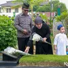 Gala Sky Ziarah ke Makam